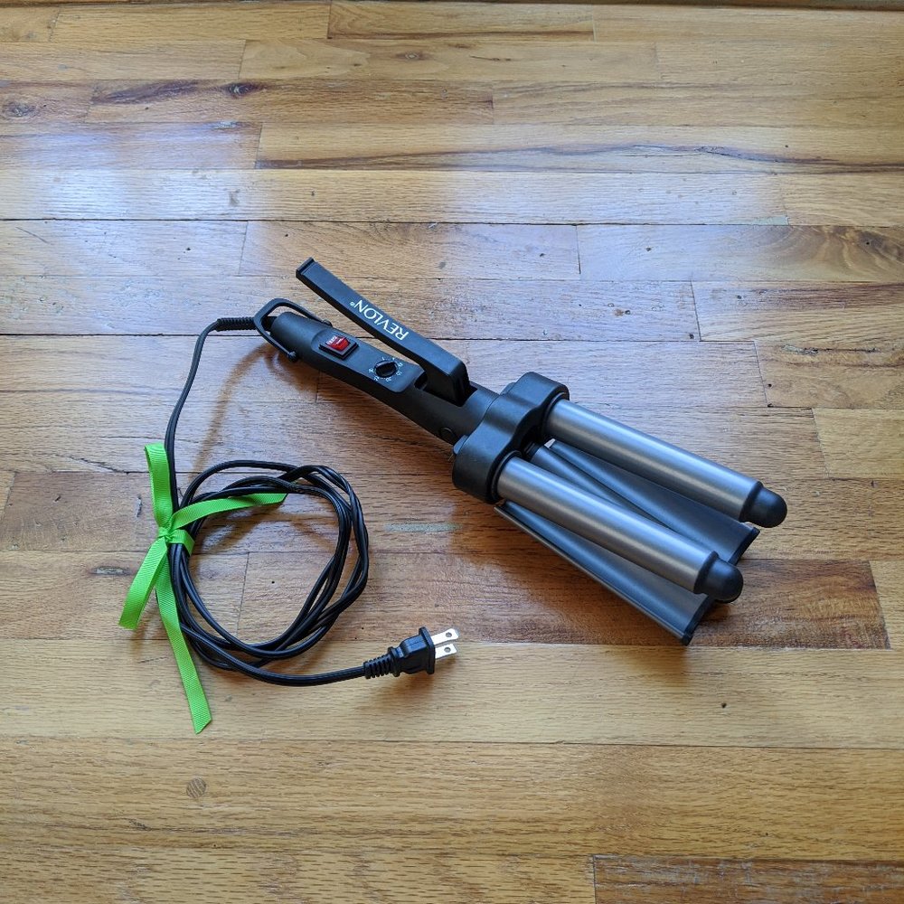 Revlon Three-Barrel Ceramic Jumbo Waver